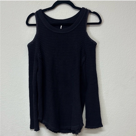 Free People woman’s black cold shoulder Knit Sweater - Picture 1 of 4